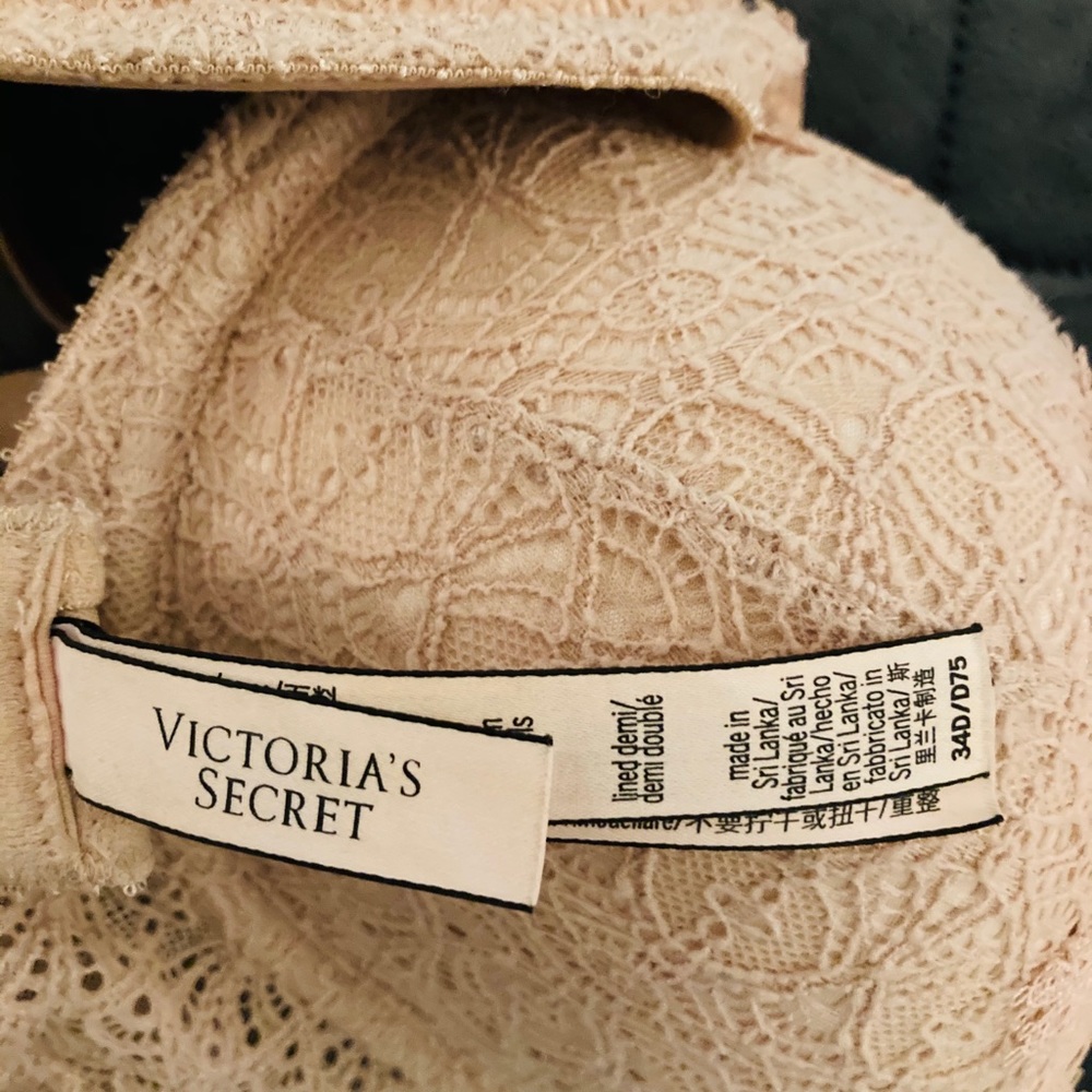Victoria Secret Bras - Picture 2 of 4